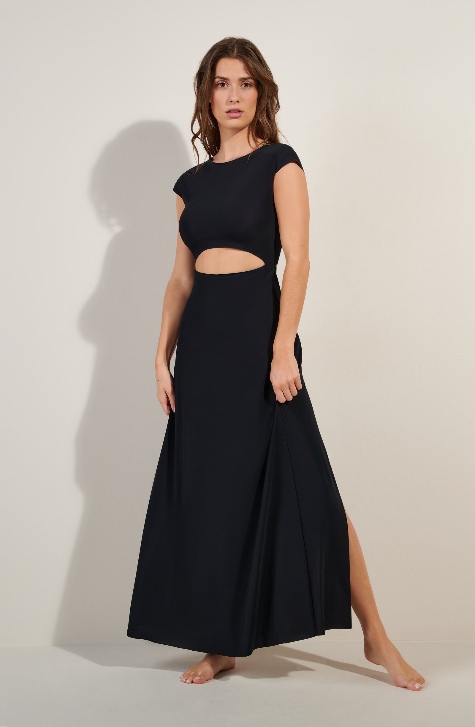 kolil Robe longue noire découpe cropped
