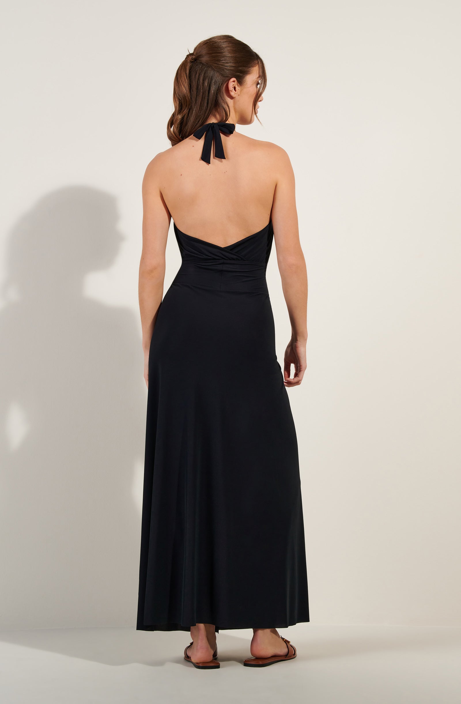 rona Longue robe portefeuille noire dos nu