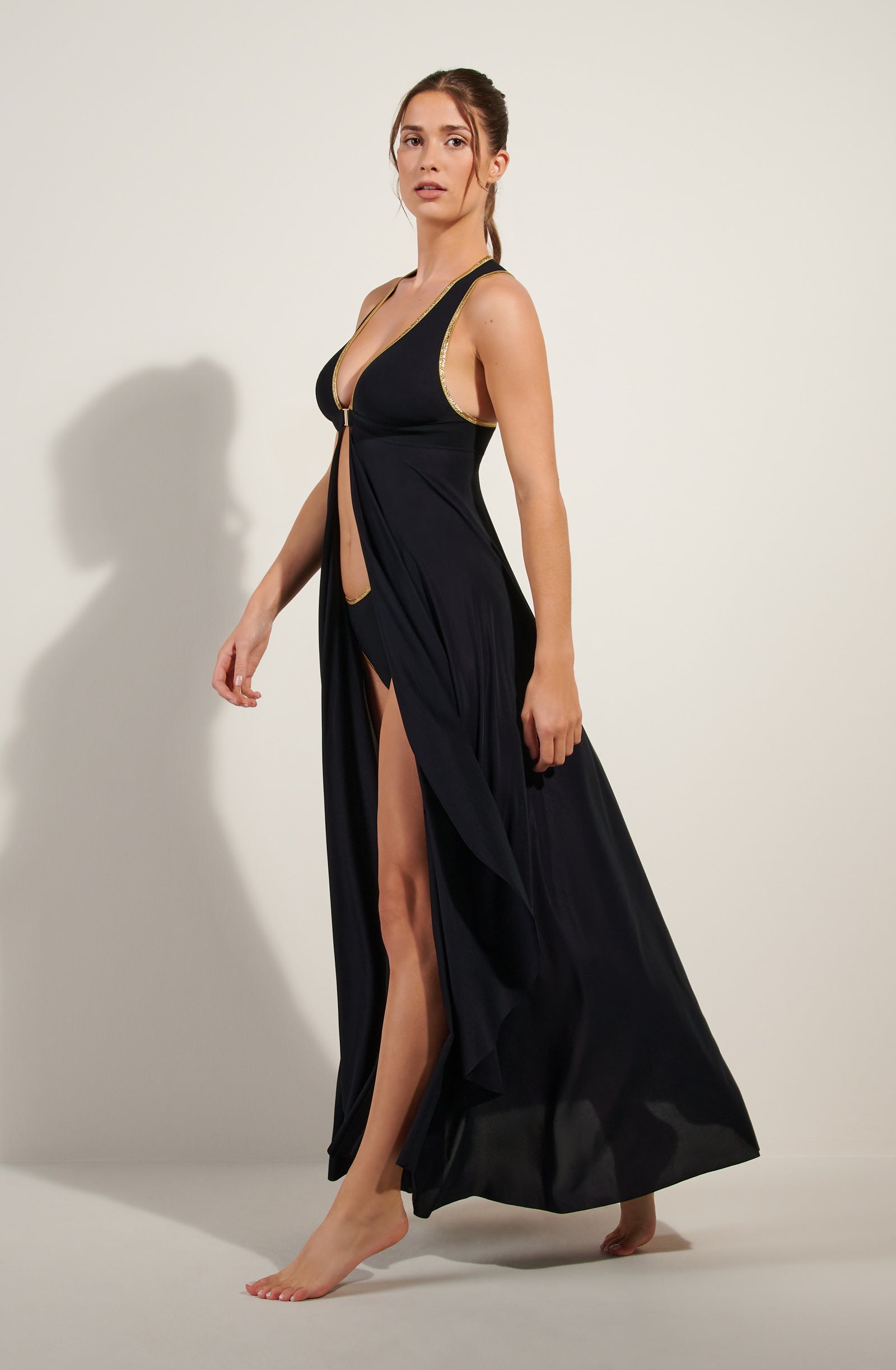 rosane robe longue noire ouverte sur le devant