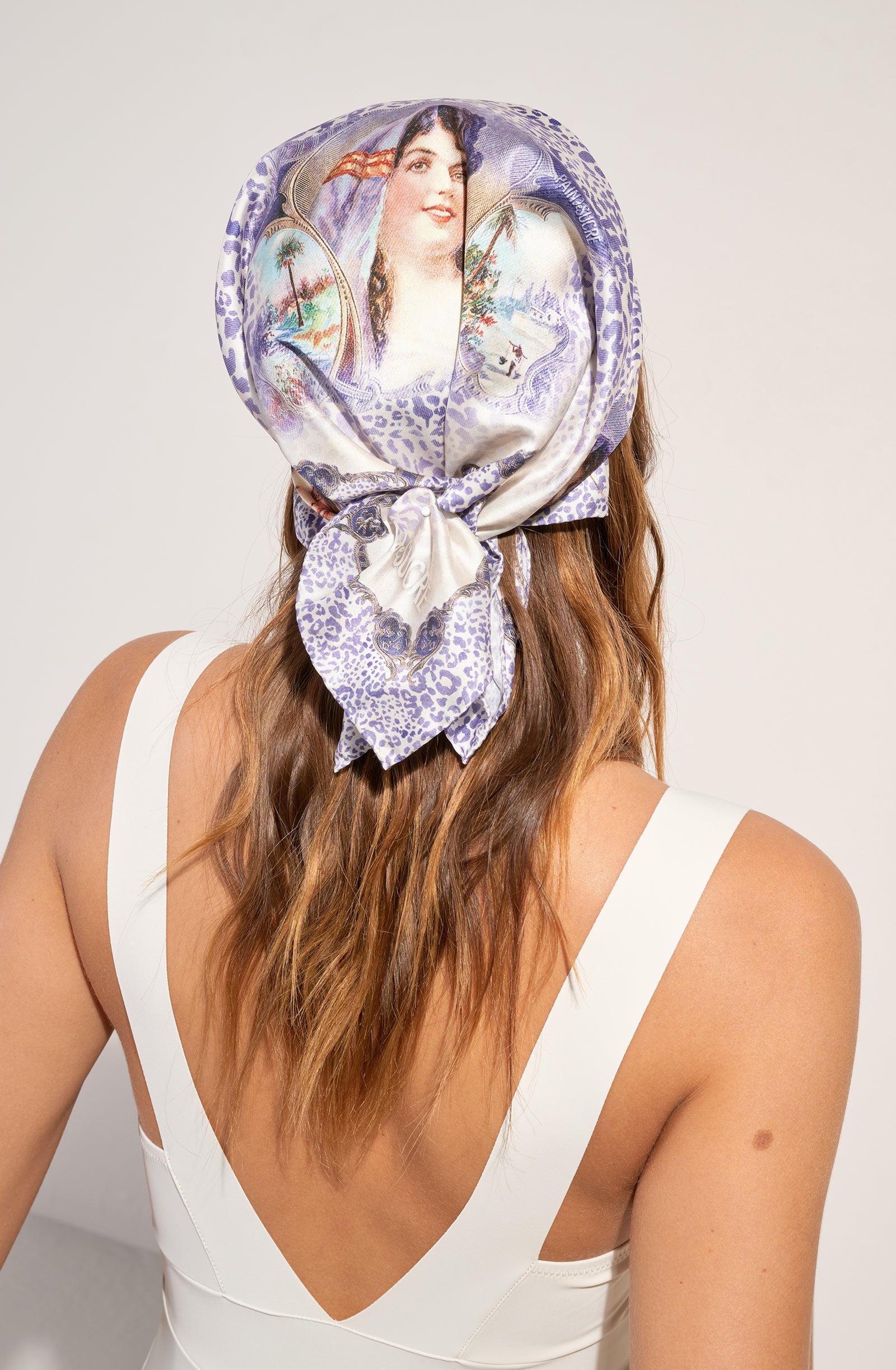 flo foulard carre en voile fixe satine opaque