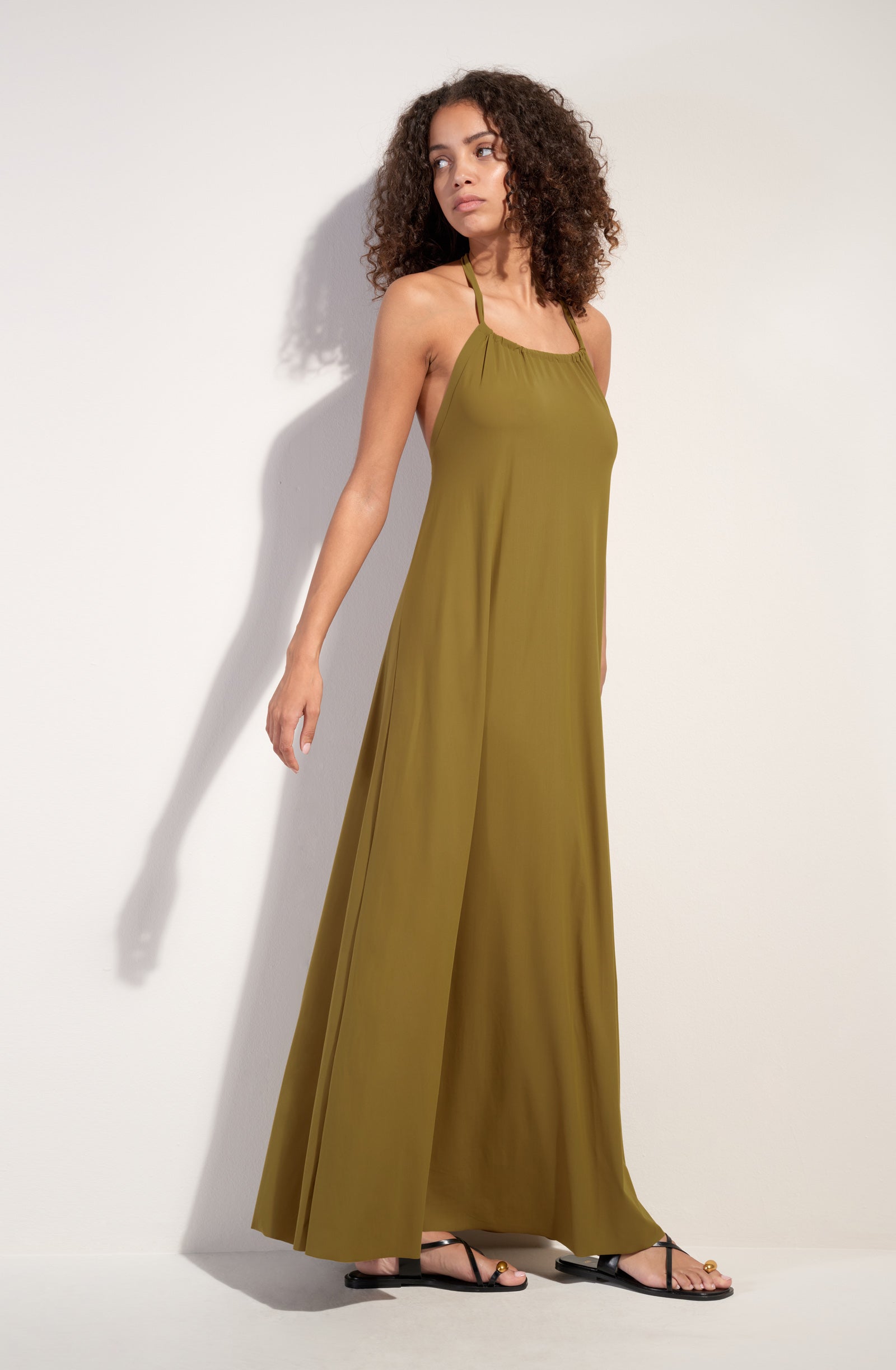 licie robe longue dos nu en voile extensible bronze