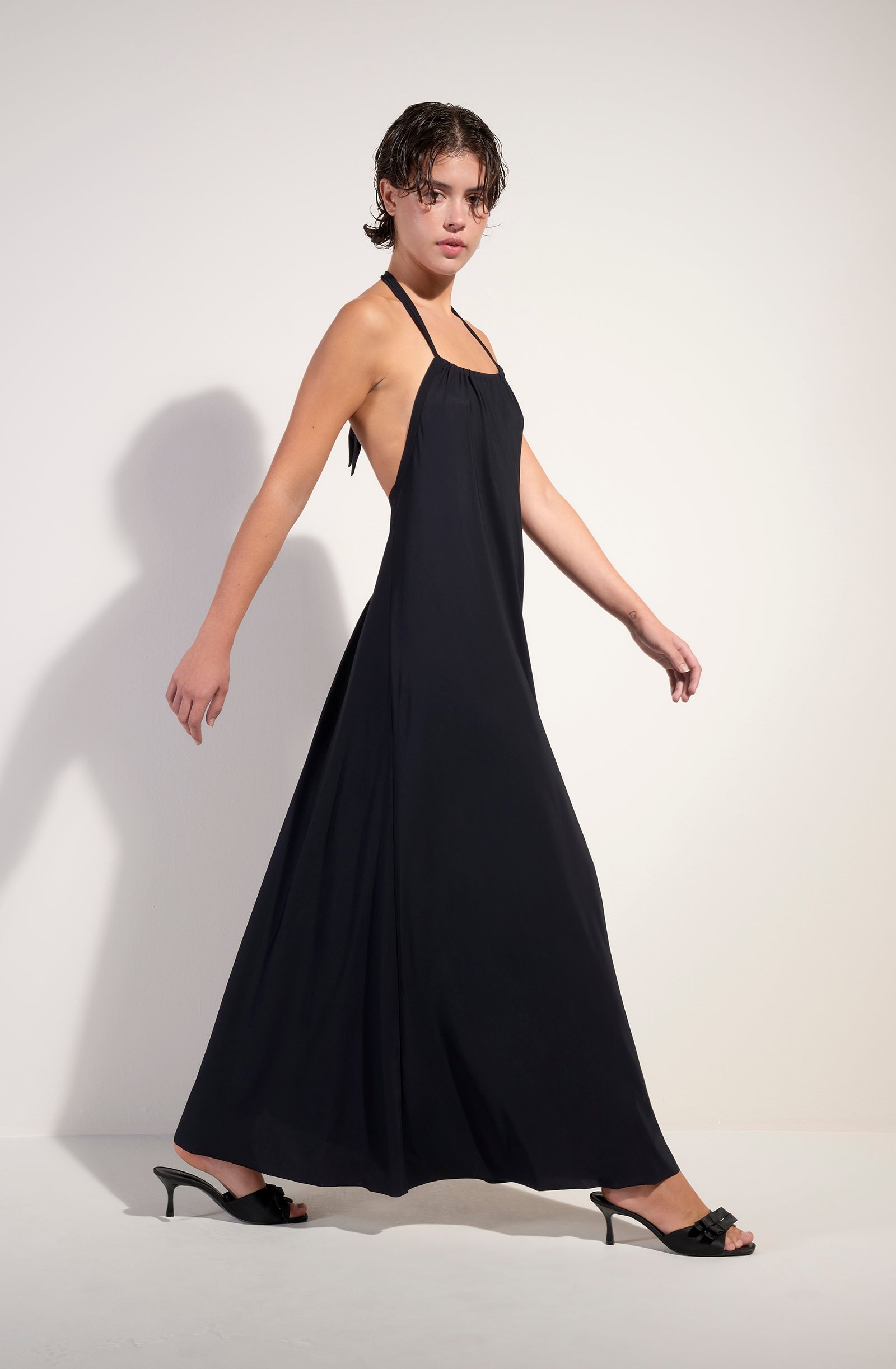licie robe longue dos nu en voile extensible noire