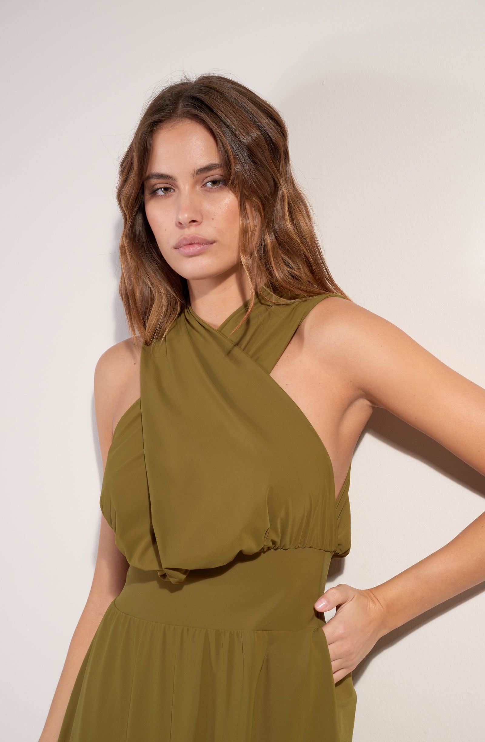 nola robe courte en voile extensible decollete v bronze