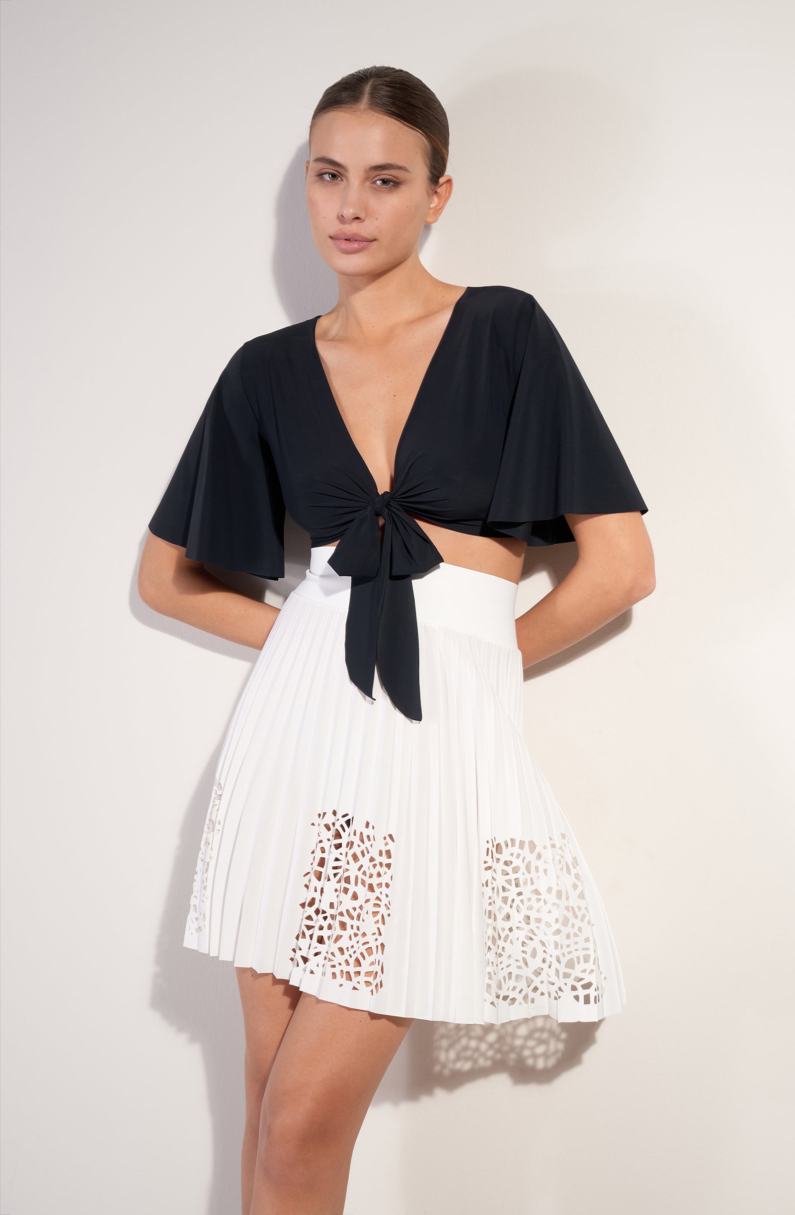 tainy crop top cache coeur noir