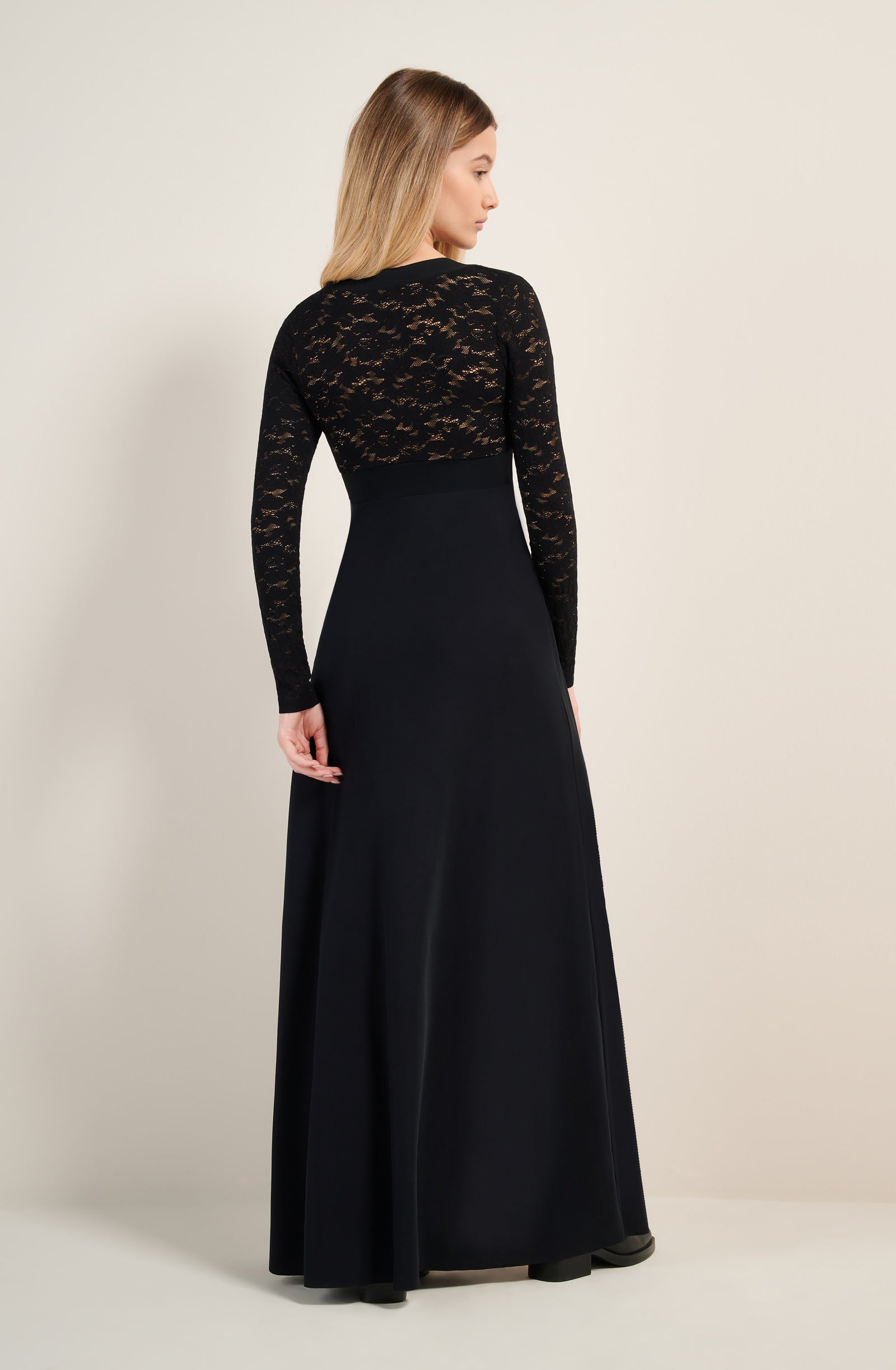 vanao Robe longue en dentelle noire