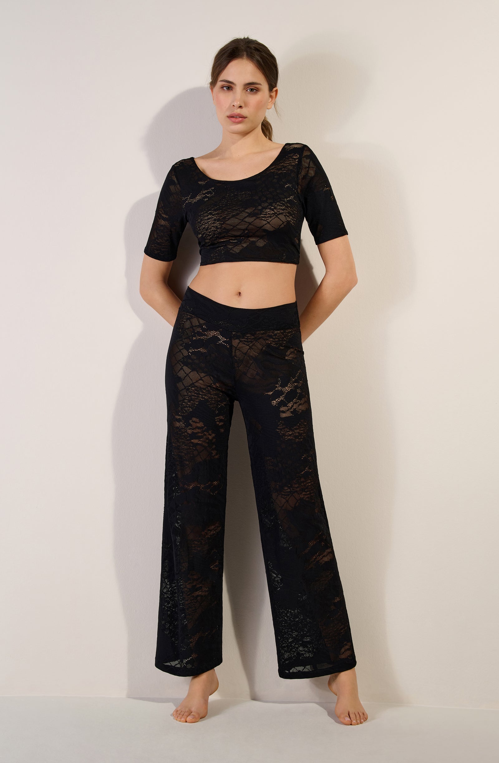 pooja Pantalon droit noir en dentelle