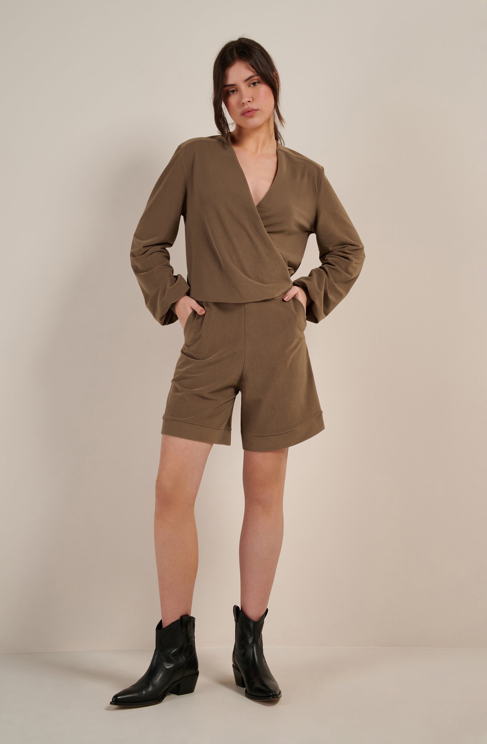 cool Combinaison short taupe en velours côtelé