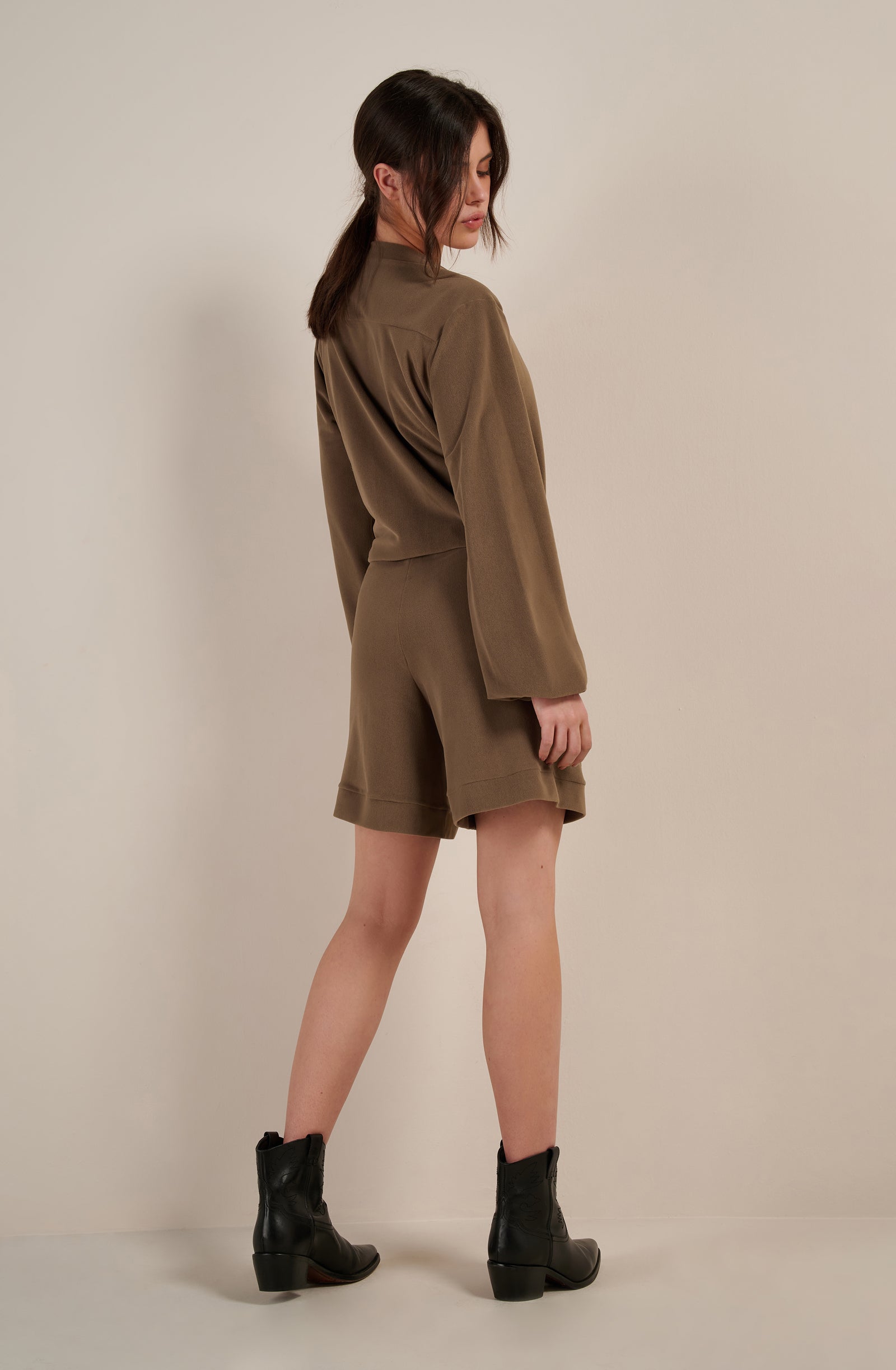 cool Combinaison short taupe en velours côtelé