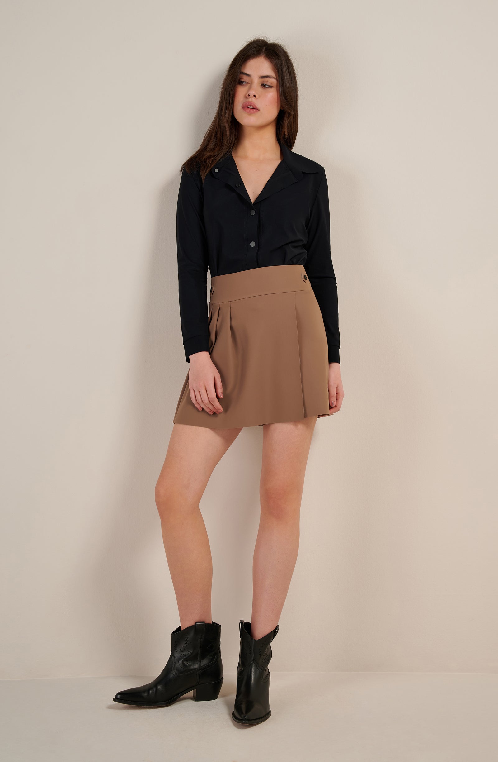 jill Jupe courte plissée taupe