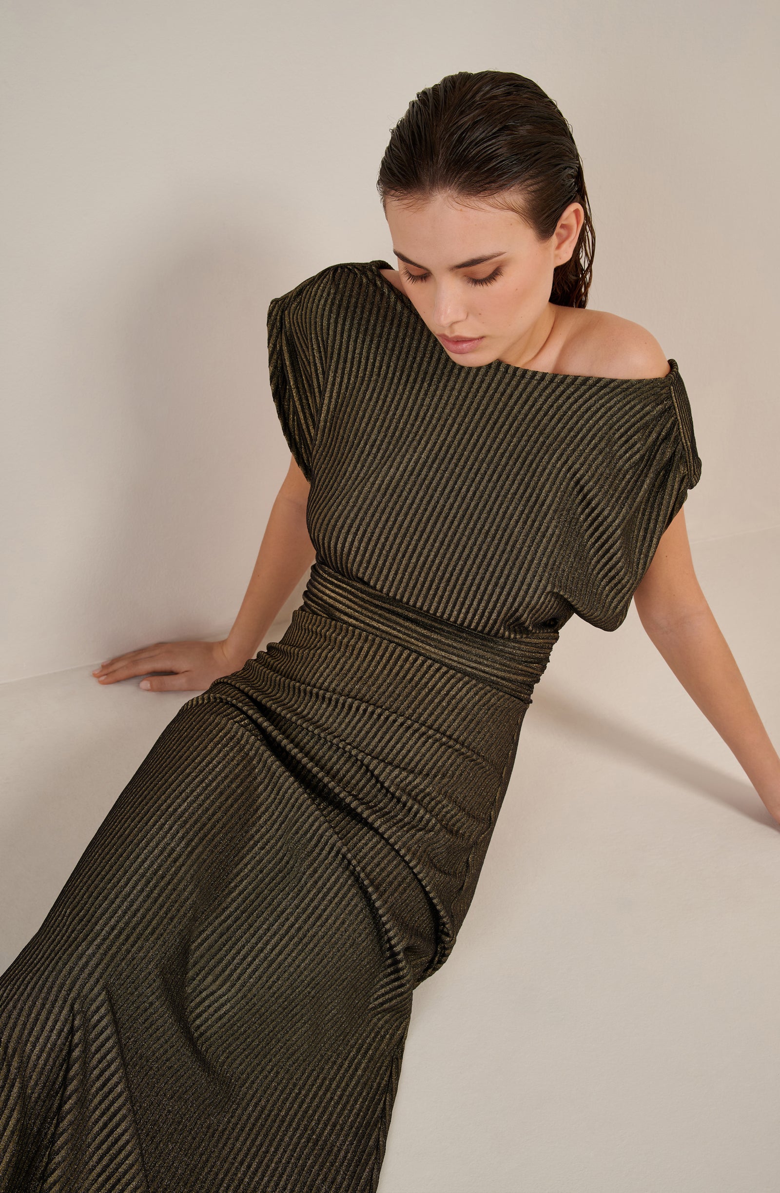 roxane Robe longue évasée en maille noire et dorée