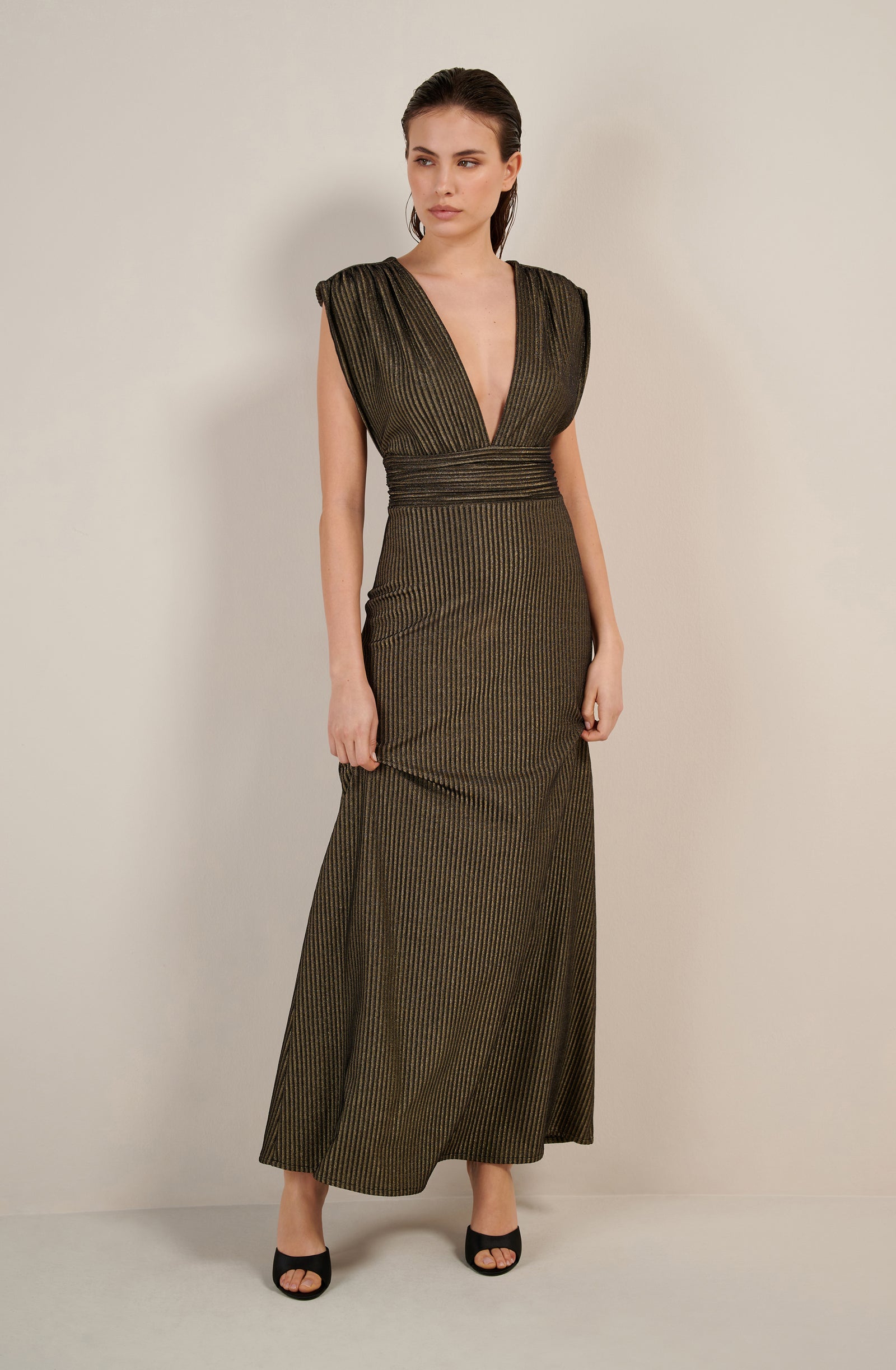 roxane Robe longue évasée en maille noire et dorée