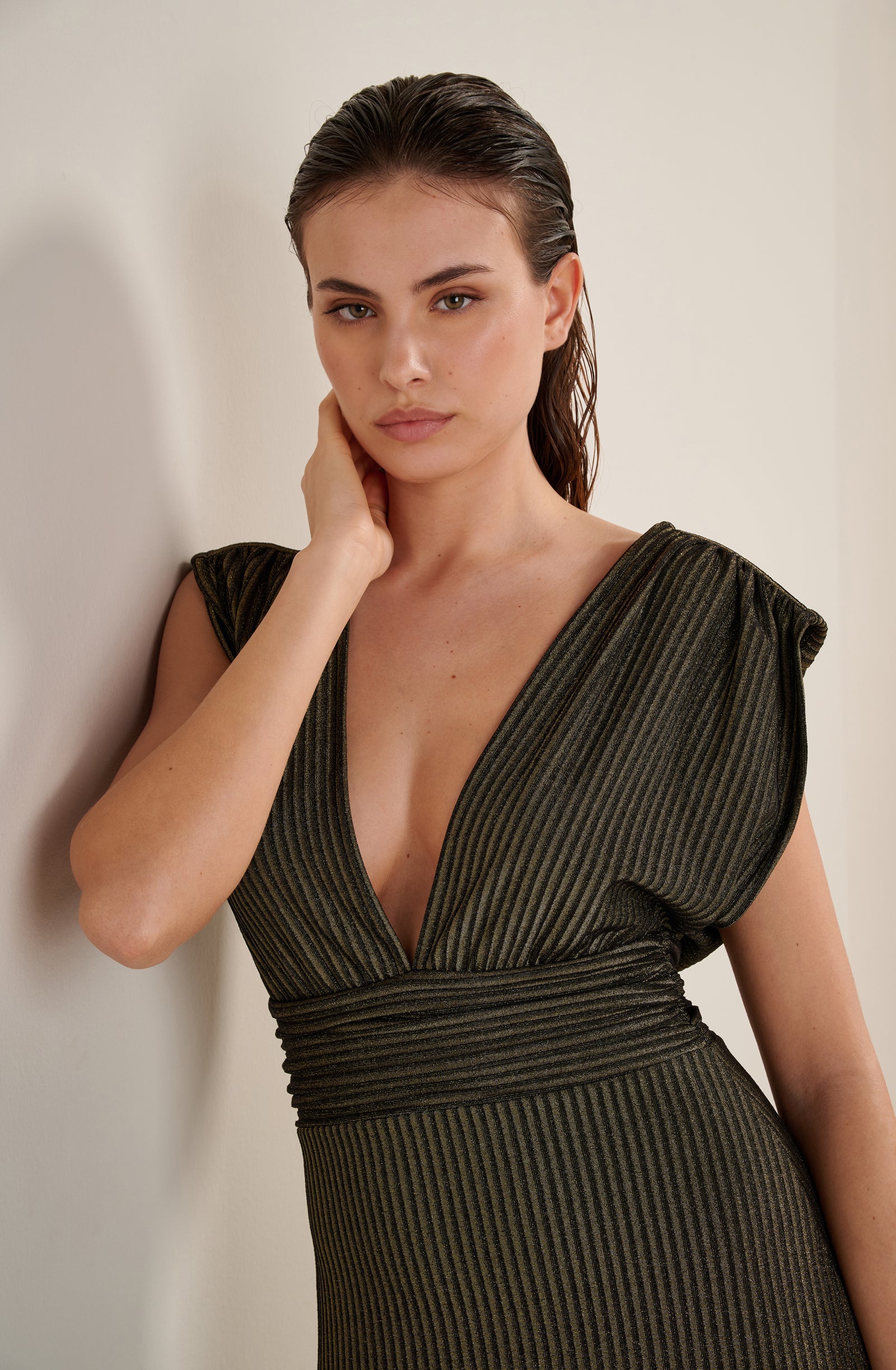 roxane Robe longue évasée en maille noire et dorée